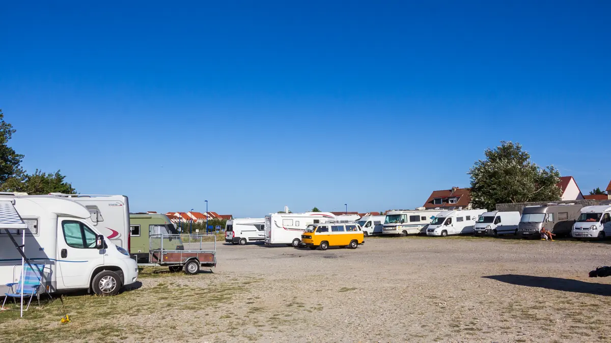 Aire de camping-car avec emplacements matérialisés