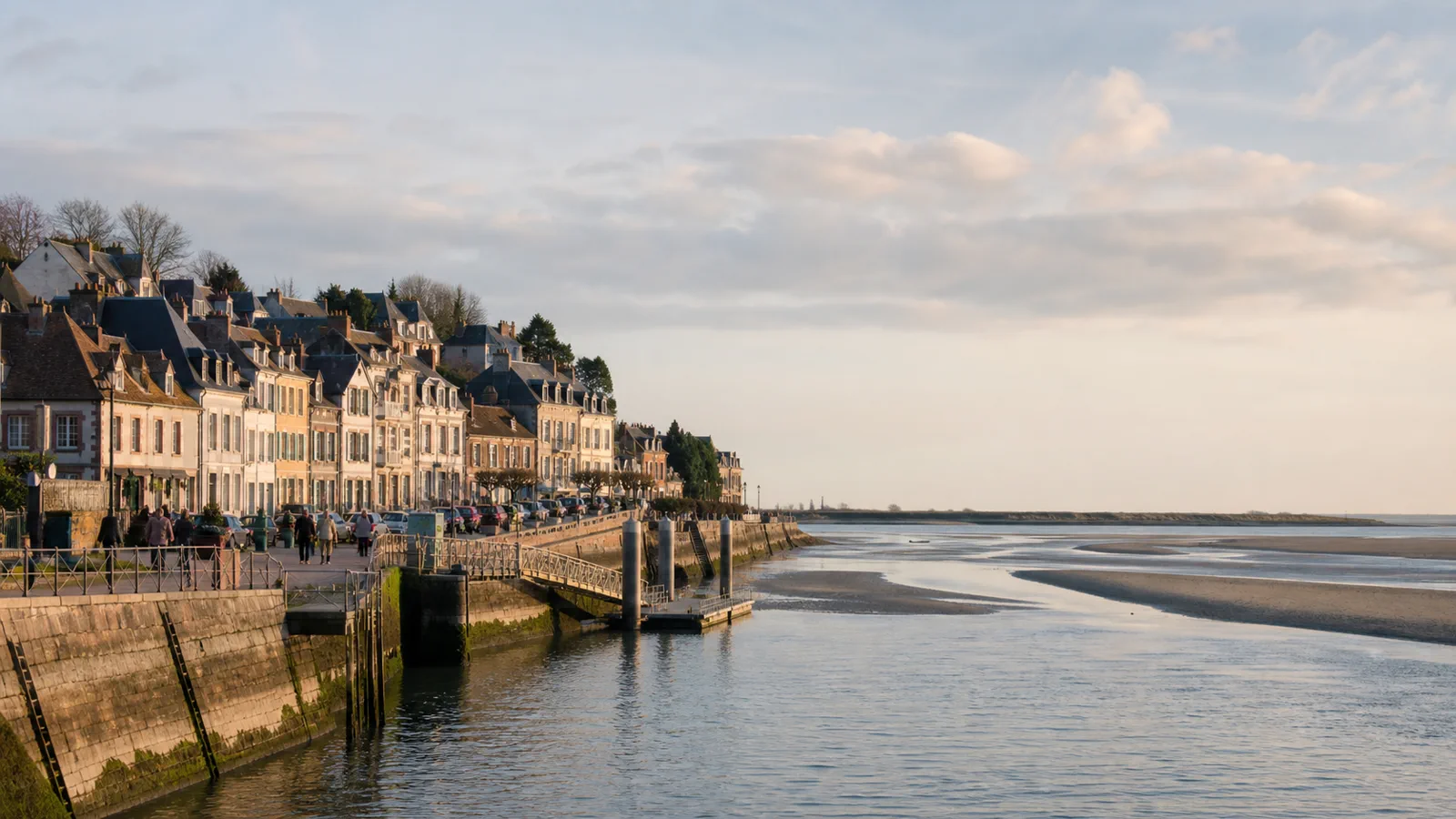 Vue de Saint-Valery-sur-Somme et de la baie pour choisir où dormir en Baie de Somme
