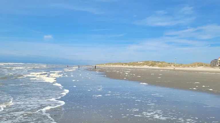 Large beach between Fort-Mahon-Plage and Quend, in the direction of the Bay of Authie