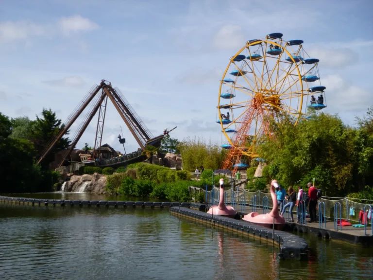 Grande roue et attractions du Parc Bagatelle à Merlimont
