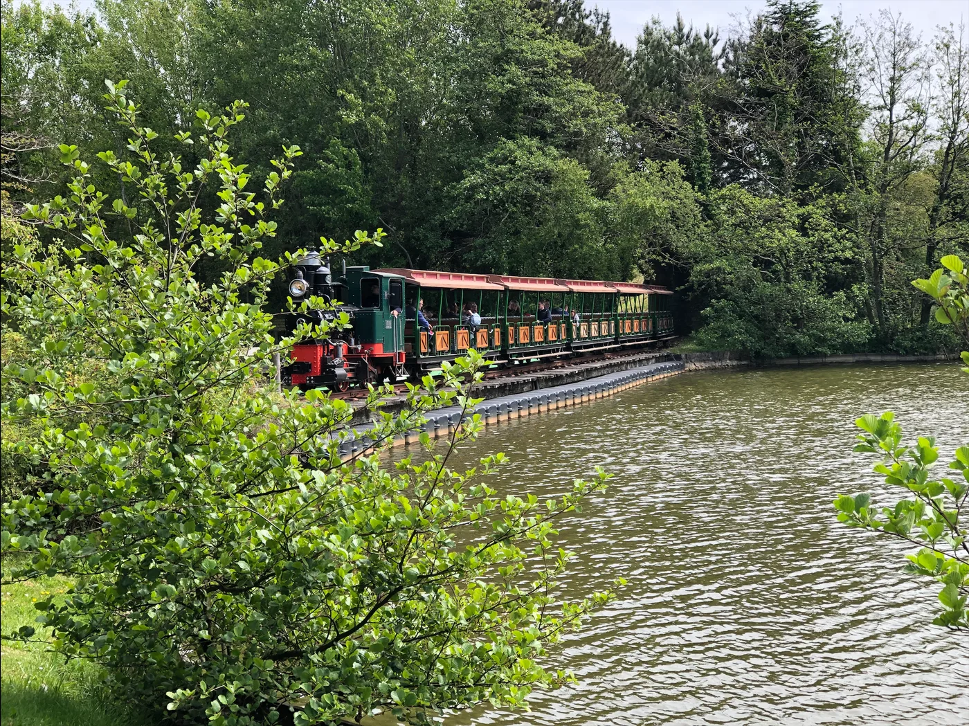 Little train beside the lake at Parc Bagatelle